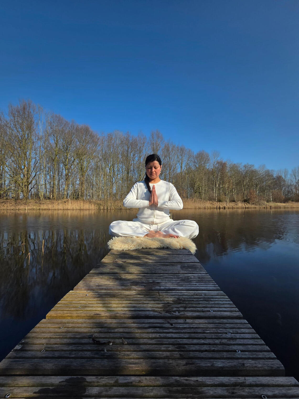 Conchita in easy pose of kleermakerszit